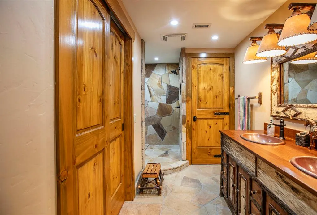 Photo 17 — 309 Lake Bluff Lane, Broken Bow, OK 74728