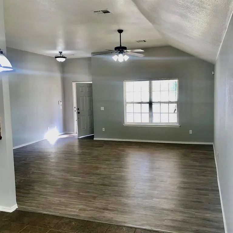 Photo 2 — 233 Spring Creek Road, Oklahoma City, OK 73117