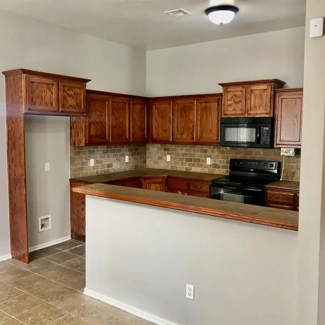 Photo 3 — 233 Spring Creek Road, Oklahoma City, OK 73117
