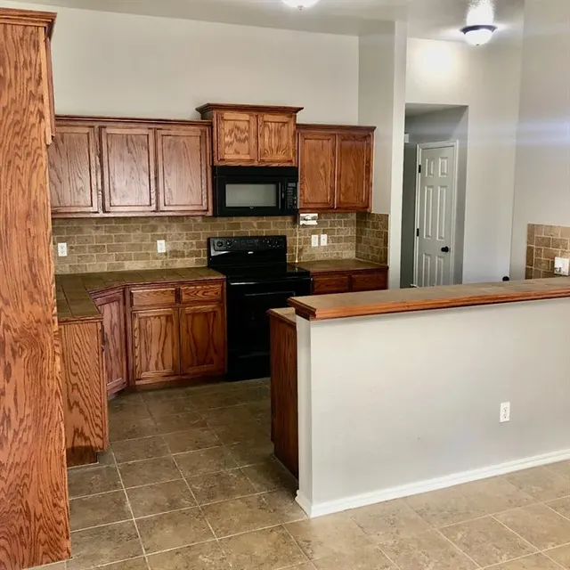 Photo 4 — 233 Spring Creek Road, Oklahoma City, OK 73117