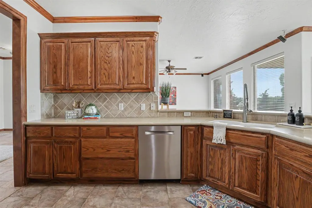 Photo 7 — 2710 Shoreline Drive, Norman, OK 73026