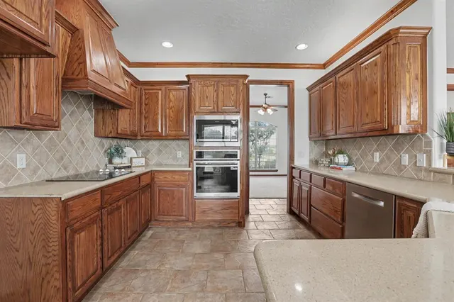 Photo 8 — 2710 Shoreline Drive, Norman, OK 73026
