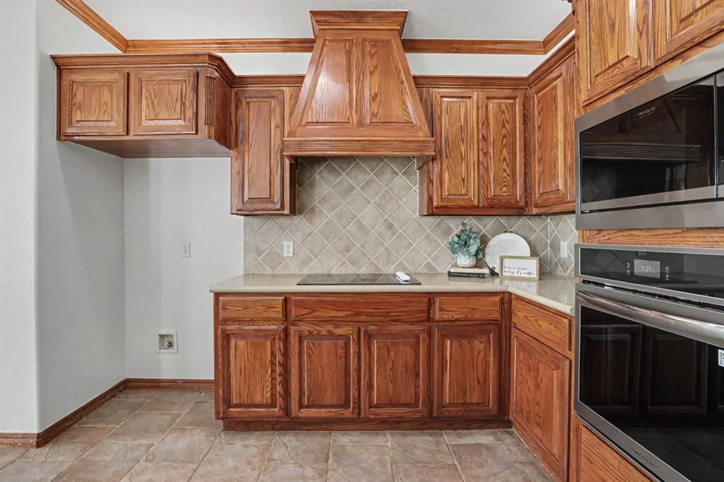 Photo 9 — 2710 Shoreline Drive, Norman, OK 73026