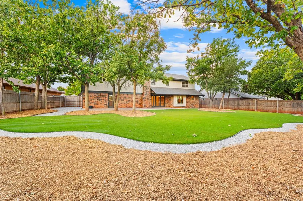 Photo 5 — 13028 Burlingame Avenue, Oklahoma City, OK 73120