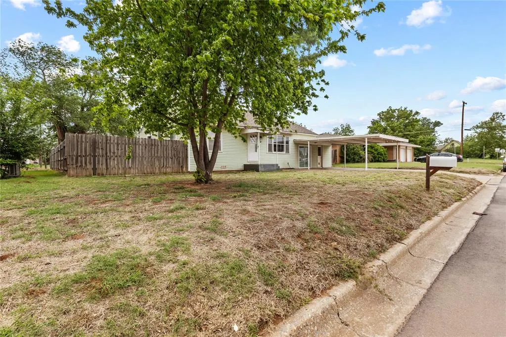 Photo 3 — 419 N Kansas Street, Weatherford, OK 73096