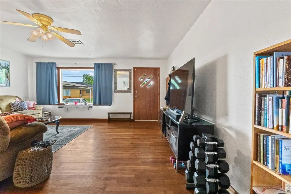 Photo 5 — 419 N Kansas Street, Weatherford, OK 73096