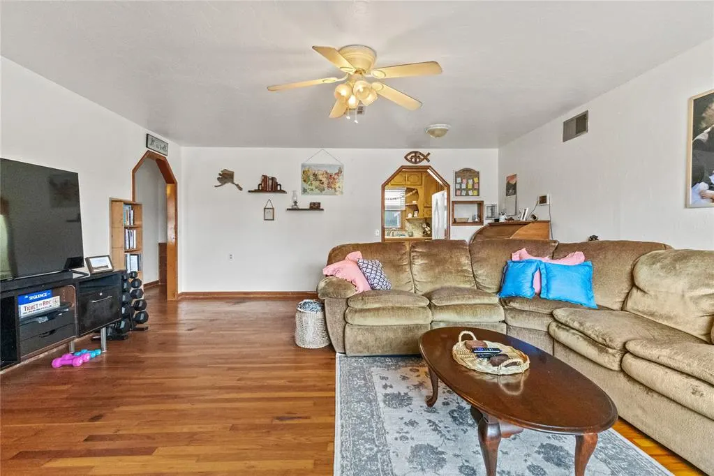 Photo 6 — 419 N Kansas Street, Weatherford, OK 73096