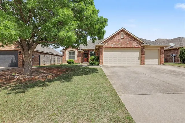 Front exterior — 317 Mohawk Trail, Edmond, OK 73003