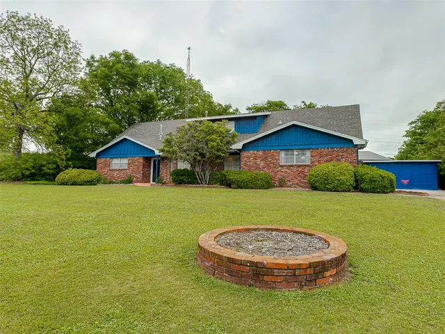Front exterior — 1414 E Sunset Lane, Ada, OK 74820
