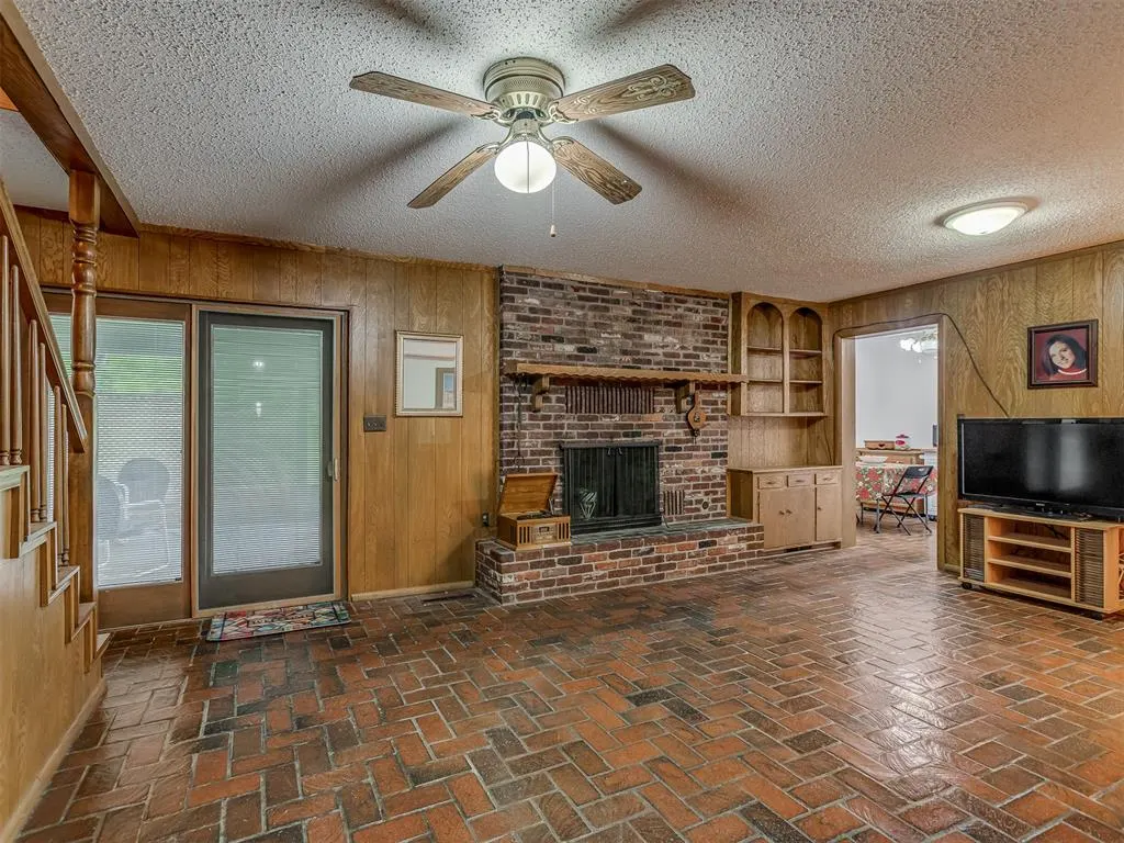 Photo 2 — 1414 E Sunset Lane, Ada, OK 74820