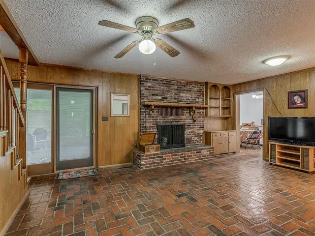 Photo 2 — 1414 E Sunset Lane, Ada, OK 74820