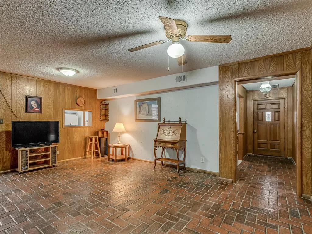 Photo 3 — 1414 E Sunset Lane, Ada, OK 74820