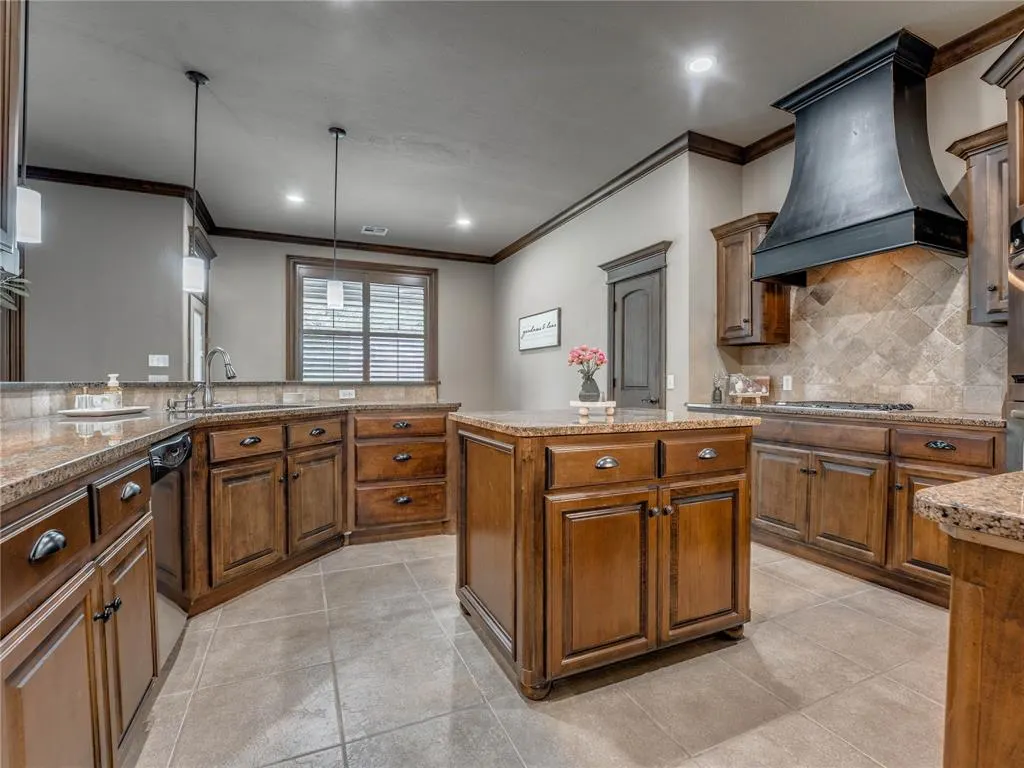 Photo 4 — 7351 Falcon Ridge, Edmond, OK 73034