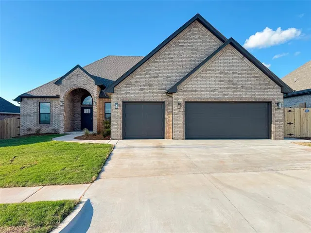 Front exterior — 11705 SW 58th Street, Mustang, OK 73064
