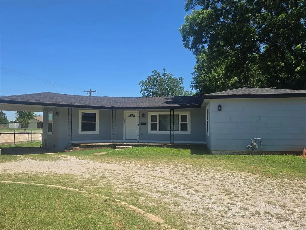Front exterior — 1015 N Rangeline Street, Tecumseh, OK 74873