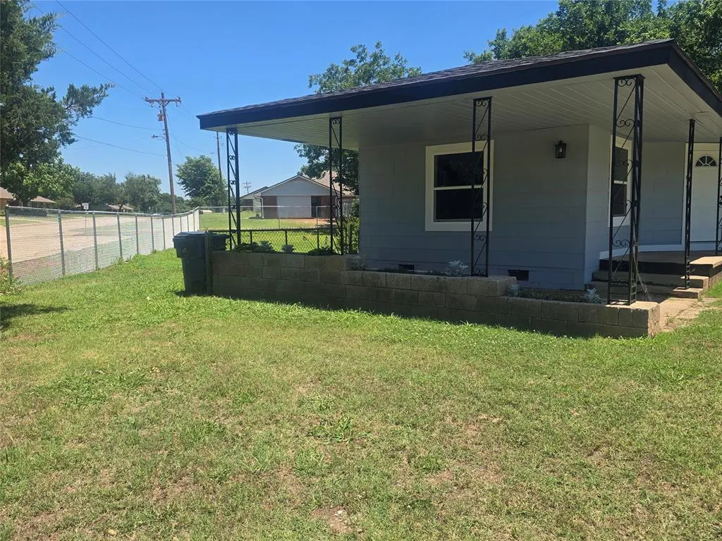 Photo 2 — 1015 N Rangeline Street, Tecumseh, OK 74873