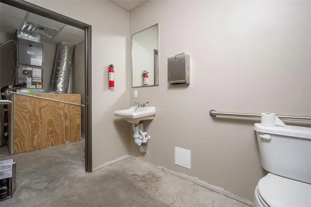 Photo 8 — 4415 SW 3rd Street, Oklahoma City, OK 73108