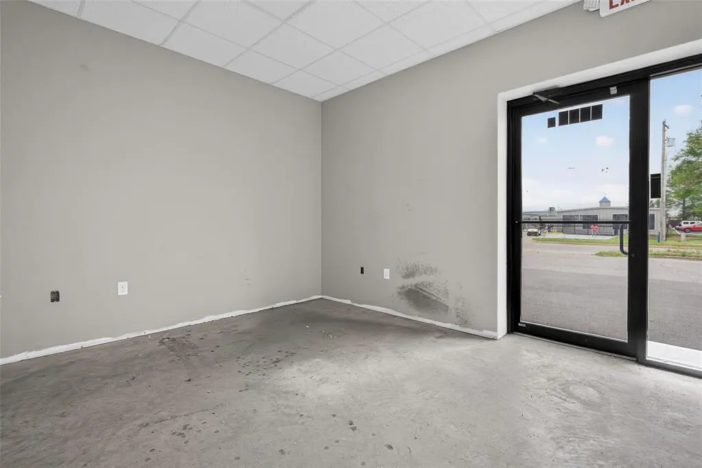 Photo 9 — 4415 SW 3rd Street, Oklahoma City, OK 73108