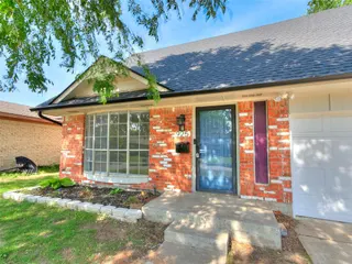 Sold home at 925 N Bradley Avenue