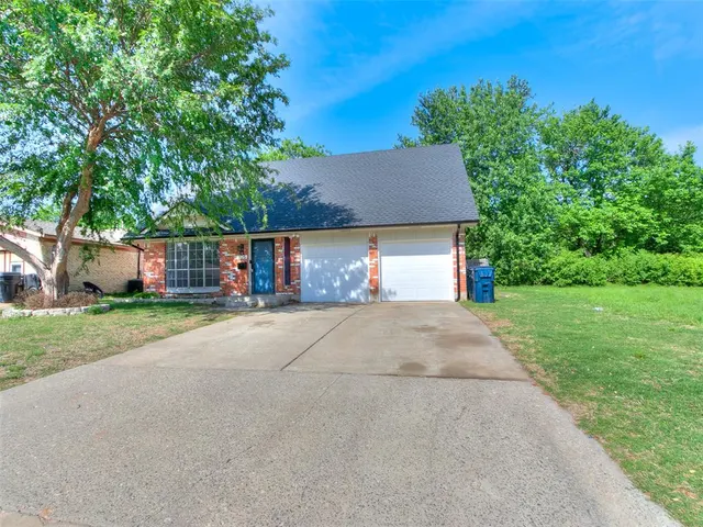 Photo 2 — 925 N Bradley Avenue, Oklahoma City, OK 73127