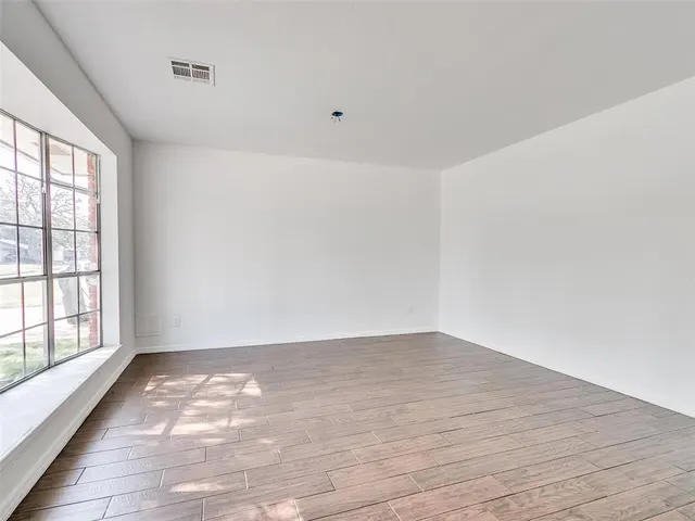 Photo 3 — 925 N Bradley Avenue, Oklahoma City, OK 73127