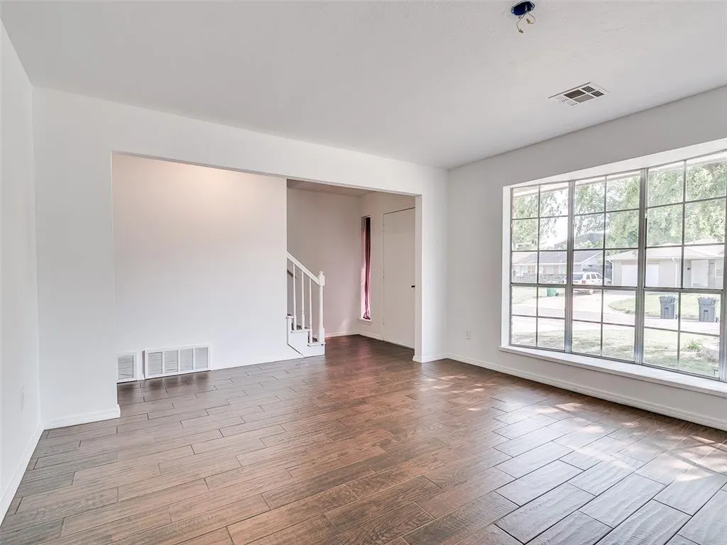 Photo 4 — 925 N Bradley Avenue, Oklahoma City, OK 73127