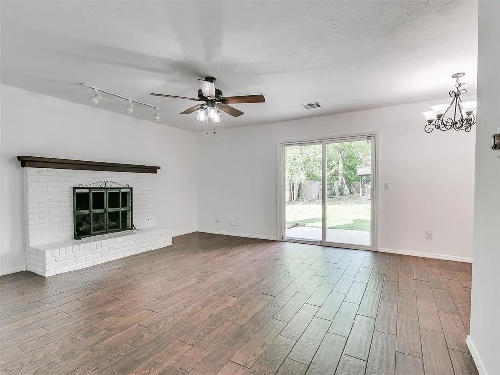 Photo 5 — 925 N Bradley Avenue, Oklahoma City, OK 73127