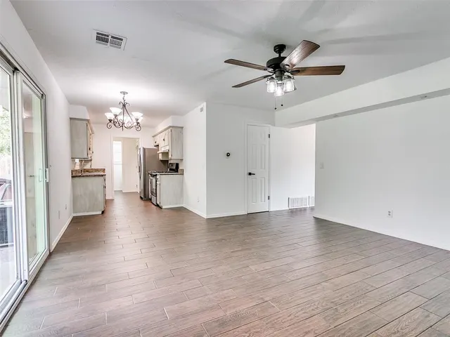 Photo 7 — 925 N Bradley Avenue, Oklahoma City, OK 73127