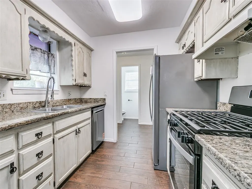 Photo 9 — 925 N Bradley Avenue, Oklahoma City, OK 73127