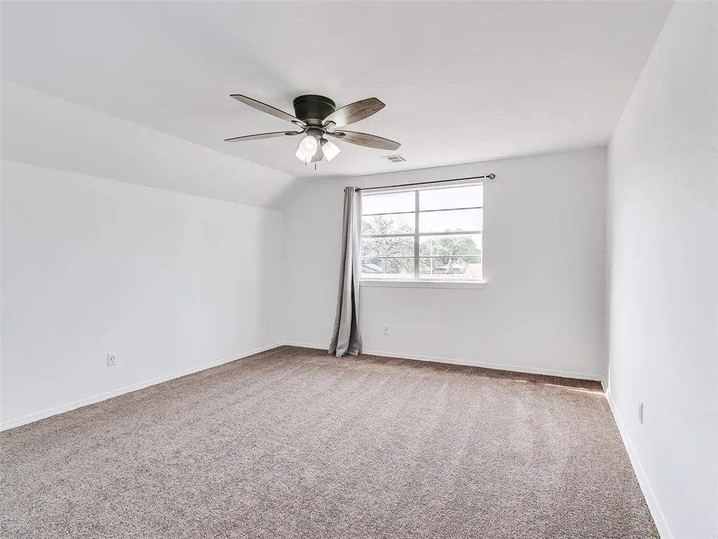 Photo 14 — 925 N Bradley Avenue, Oklahoma City, OK 73127