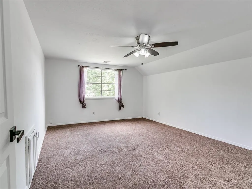 Photo 21 — 925 N Bradley Avenue, Oklahoma City, OK 73127
