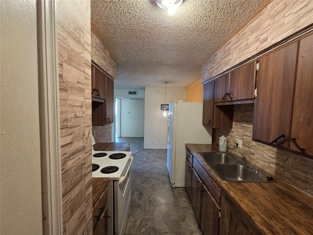 Photo 7 — 401 SE 12th Street 143, Norman, OK 73071