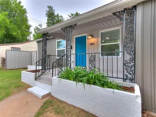 Sold home at 208 W Jacobs Drive