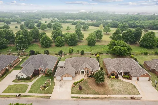 Photo 2 — 10705 Fairway Avenue, Oklahoma City, OK 73170