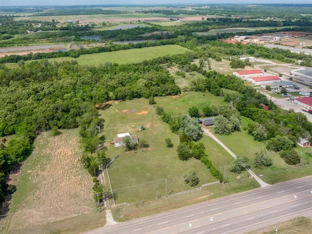 Photo 4 — 16301 NE 23rd Street, Choctaw, OK 73020