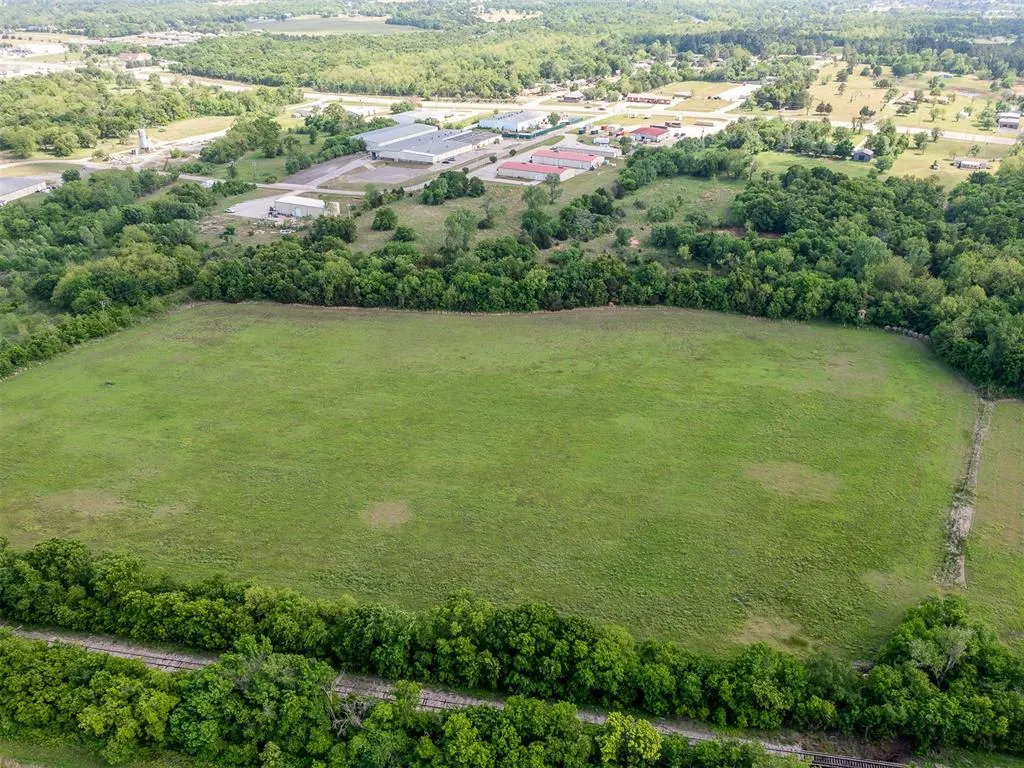 Photo 3 — 16301 NE 23rd Street, Choctaw, OK 73020
