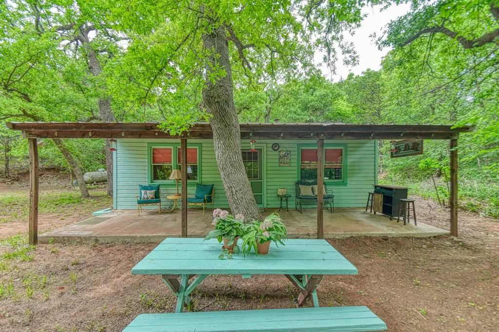 Front exterior — 21214 E Third Street, Hinton, OK 73047