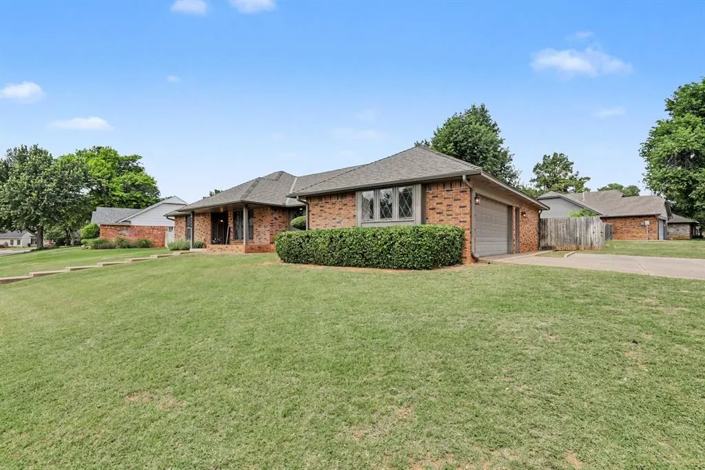 Photo 2 — 2409 Lytal Lane, Edmond, OK 73013
