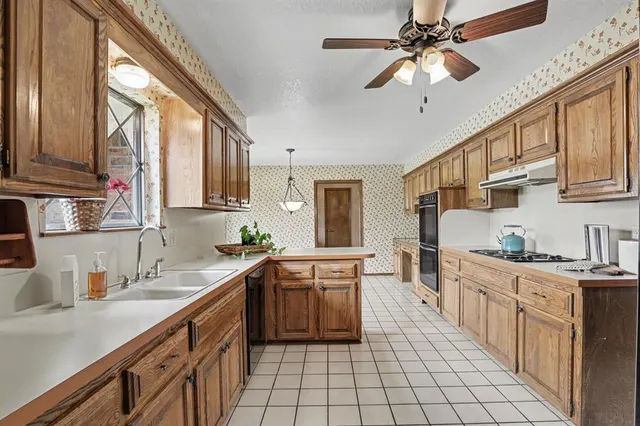 Photo 5 — 2409 Lytal Lane, Edmond, OK 73013