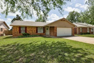 Sold home at 910 W Kyle Way