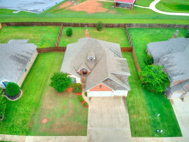 Photo 5 — 4901 Arbuckle Drive, Edmond, OK 73025