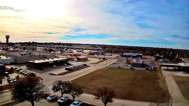 Photo 5 — N Financial Terrace, Mustang, OK 73064