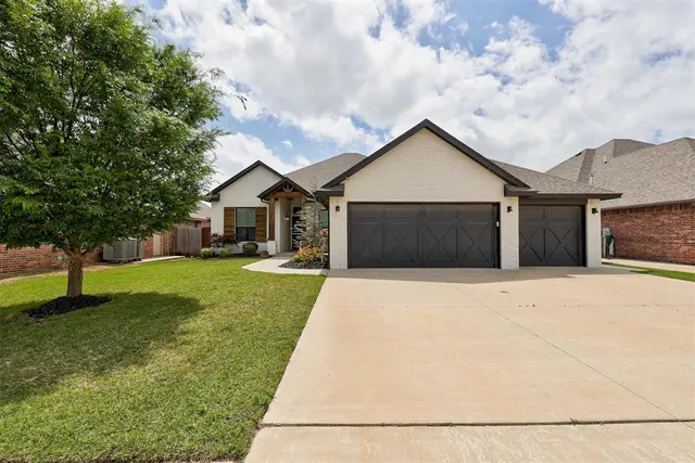 Photo 2 — 5012 SW 127th Court, Oklahoma City, OK 73173