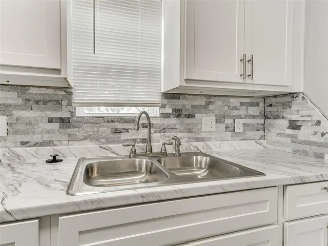 Photo 5 — 917 SW 49th Street, Oklahoma City, OK 73109