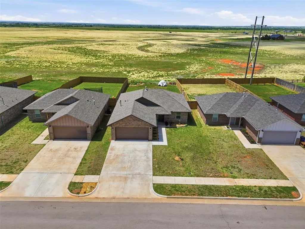 Photo 5 — 1212 Sierra Lane, Kingfisher, OK 73750