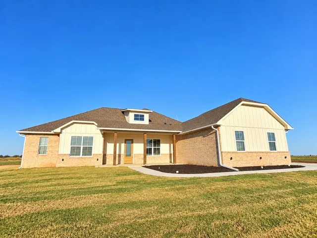 Front exterior — 976 Hadley Lane, Tuttle, OK 73089