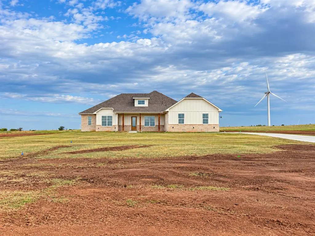 Photo 2 — 976 Hadley Lane, Tuttle, OK 73089