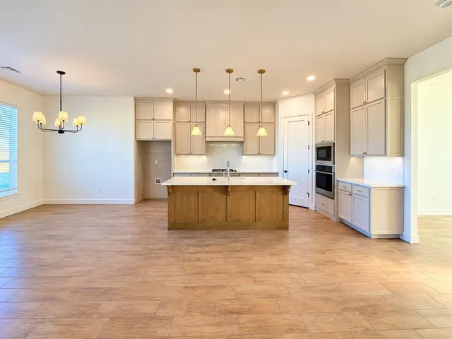 Photo 4 — 976 Hadley Lane, Tuttle, OK 73089