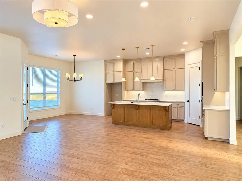 Photo 8 — 976 Hadley Lane, Tuttle, OK 73089