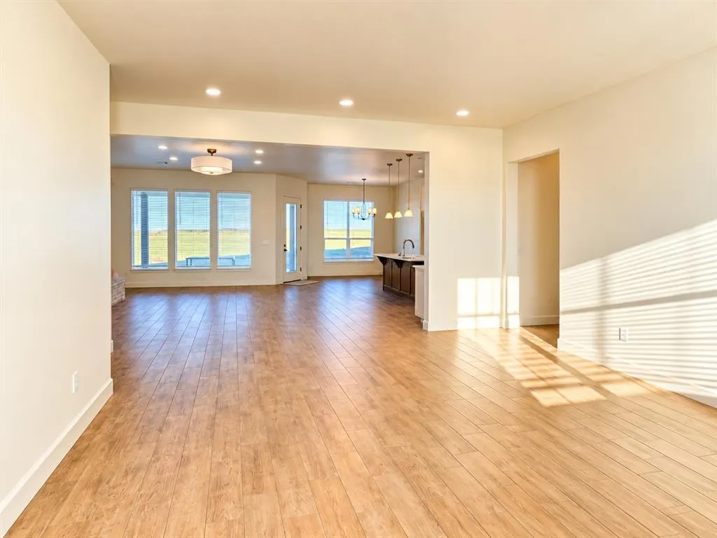 Photo 3 — 976 Hadley Lane, Tuttle, OK 73089